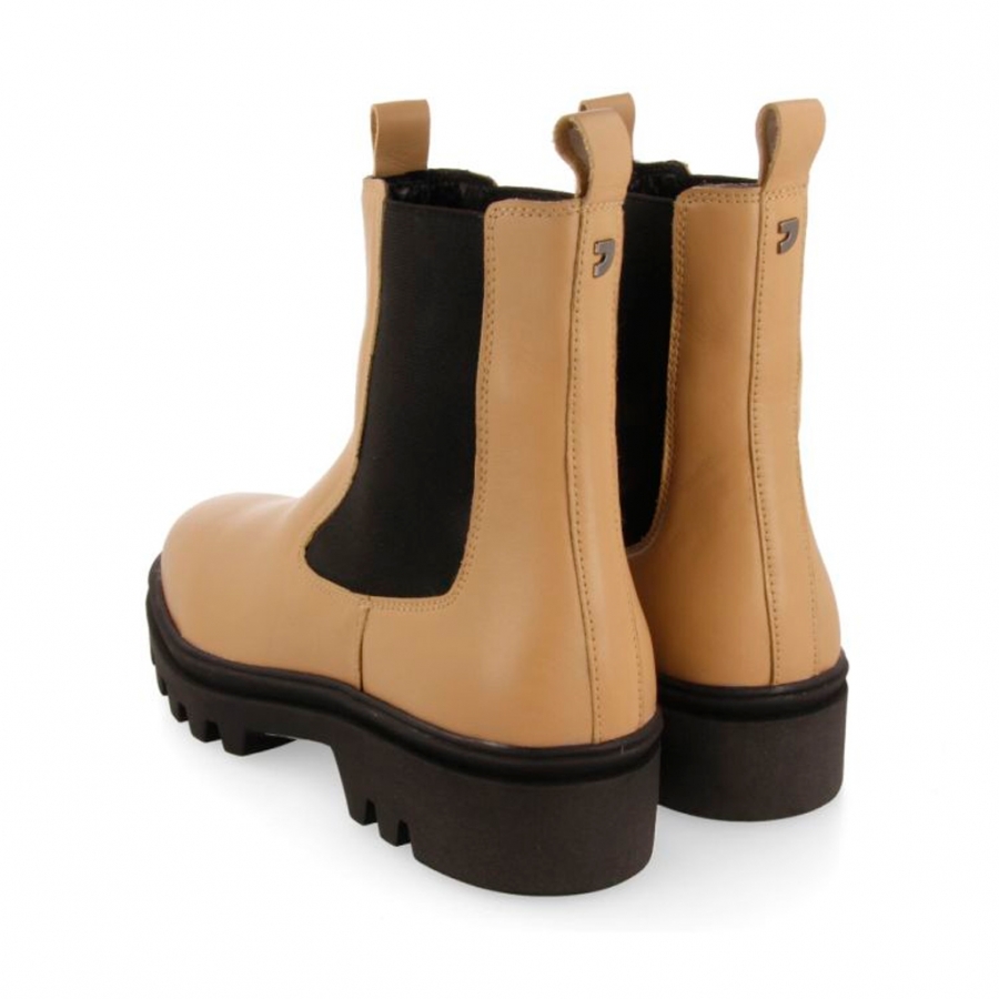 stivaletto-tipo-chelsea-nude-con-elastici-e-suola-track-fornach stivaletto-tipo-chelsea-nude-con-elastici-e-suola-track-fornach