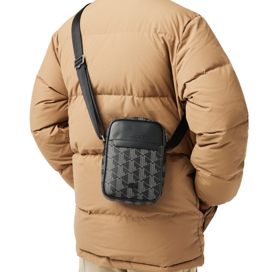 sac-a-bandouliere-vertical-the-blend-avec-monogramme-imprime sac-a-bandouliere-vertical-the-blend-avec-monogramme-imprime