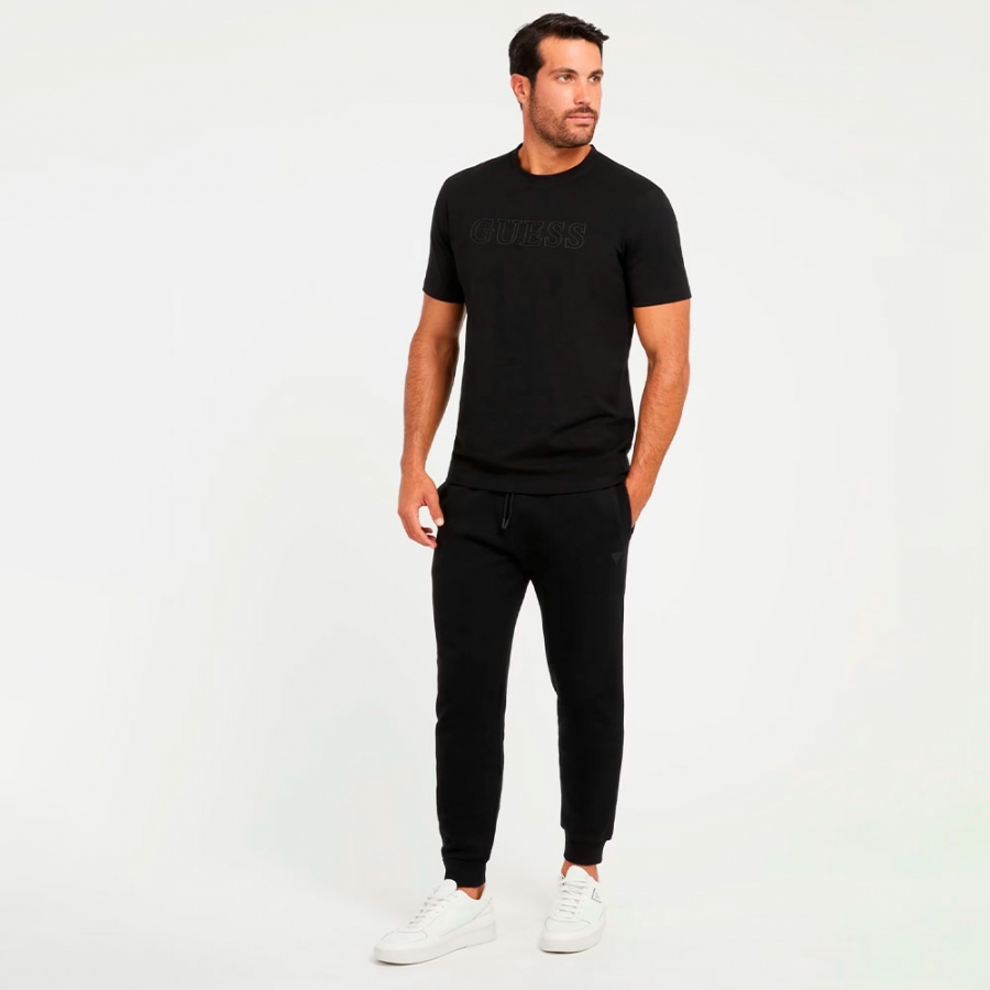 t-shirt-avec-logo-sur-le-devant