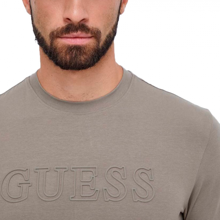 t-shirt-avec-logo-sur-le-devant t-shirt-avec-logo-sur-le-devant