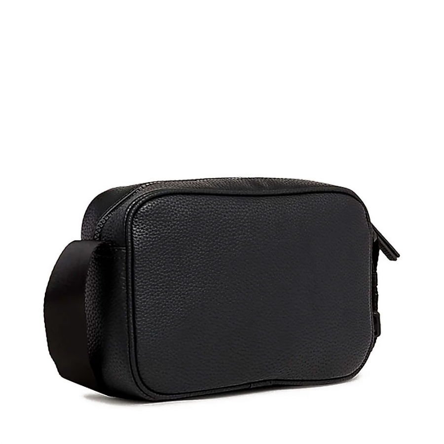essential-schwarze-umhangetasche essential-schwarze-umhangetasche