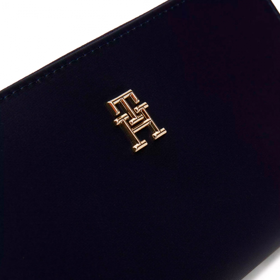 large-wallet-with-zipper-closure large-wallet-with-zipper-closure