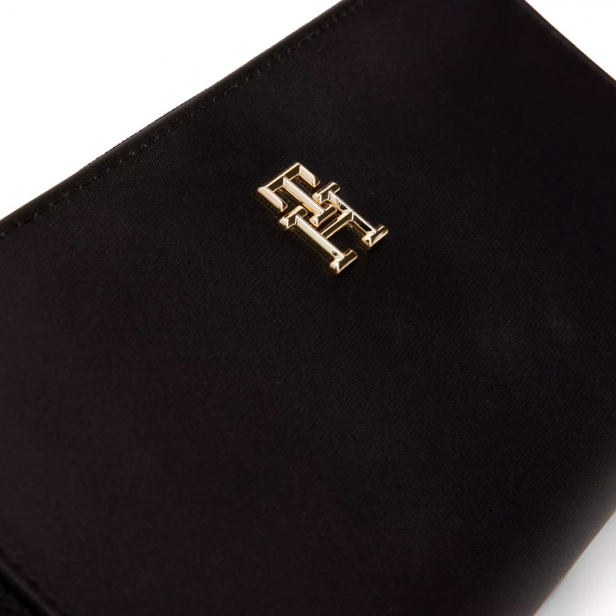 large-wallet-with-zipper-closure large-wallet-with-zipper-closure