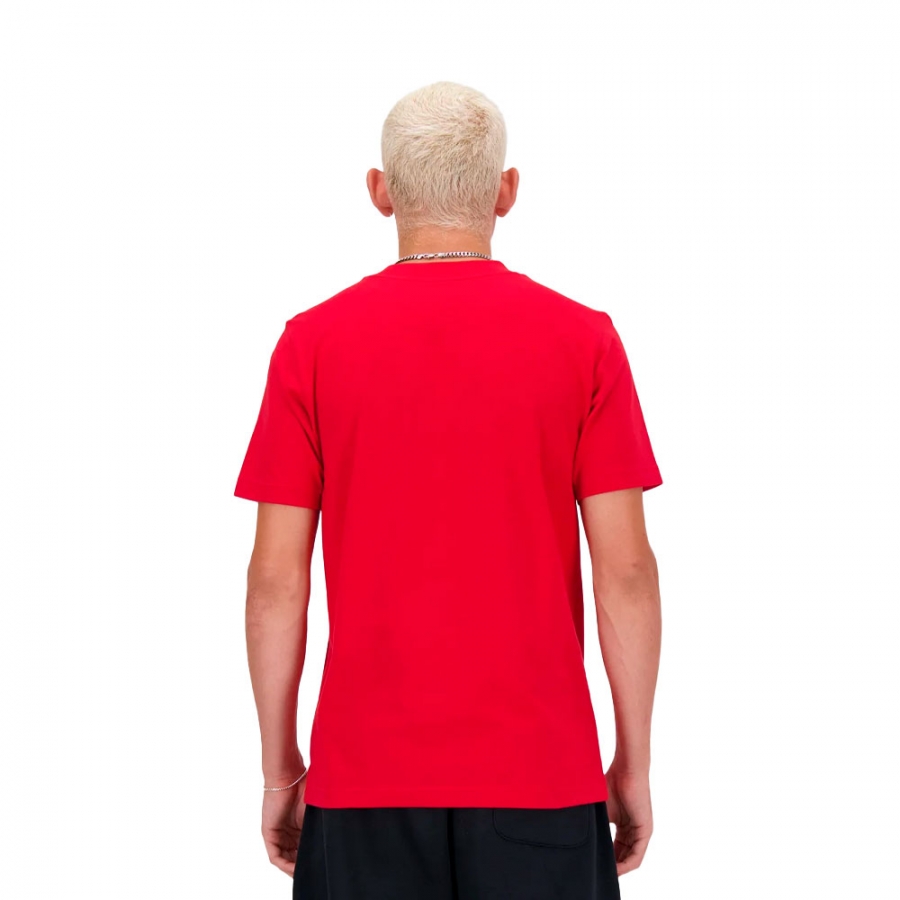 t-shirt-essentials-con-logo-impilato
