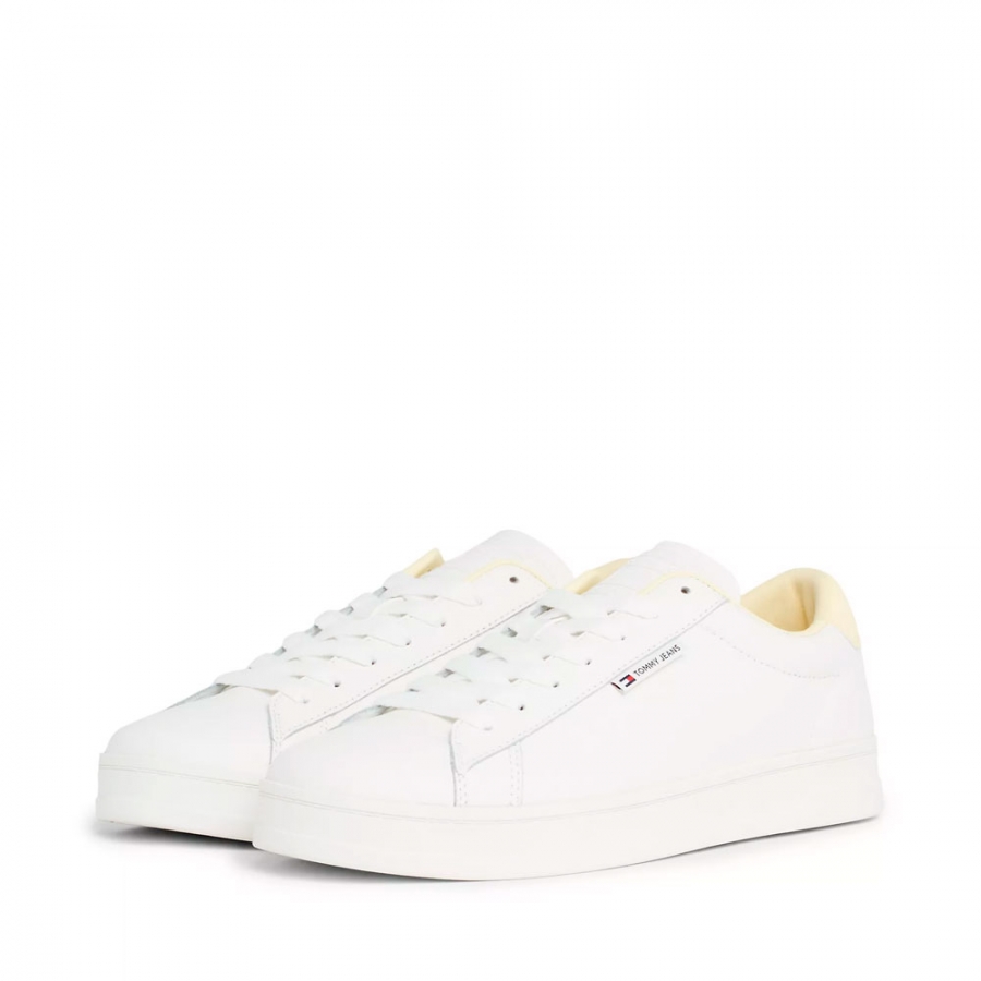 sneakers-bassa-in-pelle-con-patch sneakers-bassa-in-pelle-con-patch