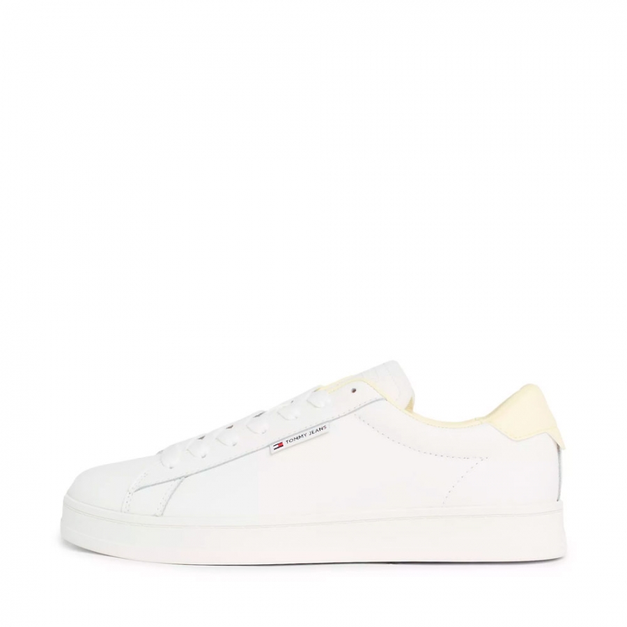 sneakers-bassa-in-pelle-con-patch sneakers-bassa-in-pelle-con-patch