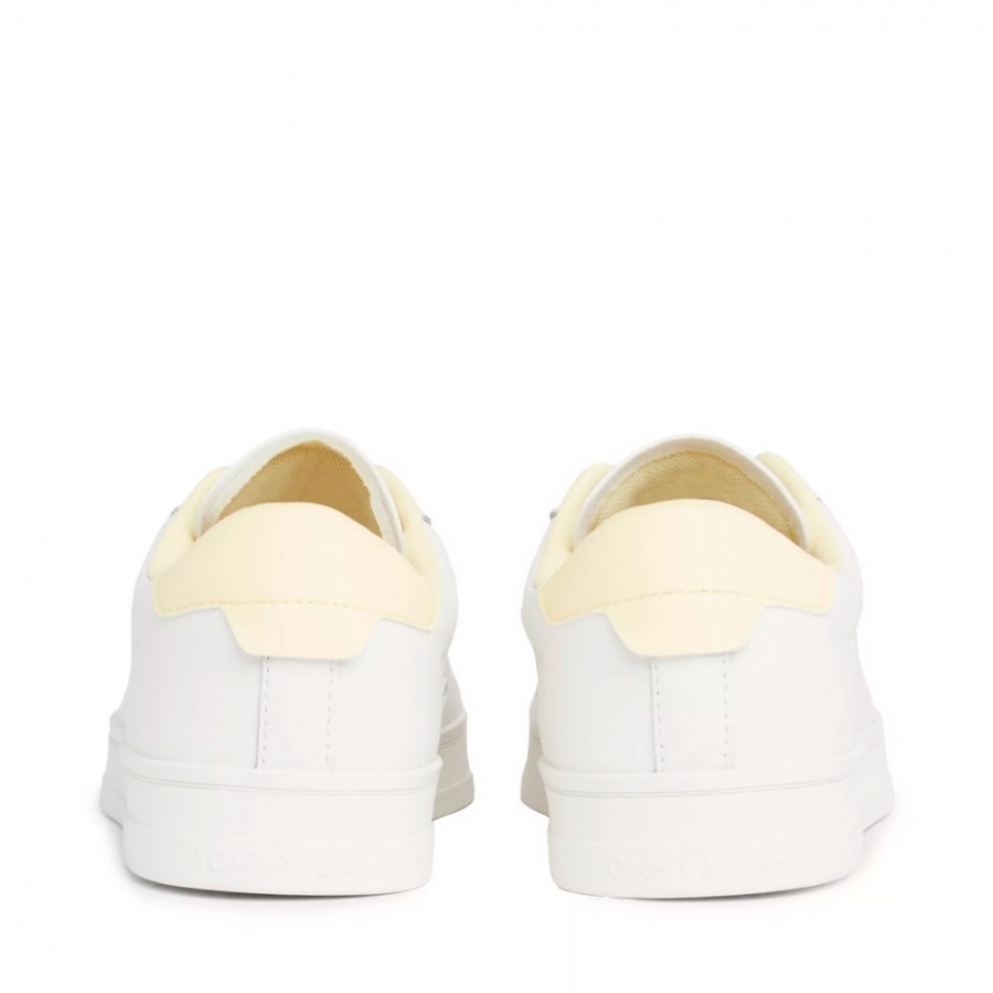 sneakers-bassa-in-pelle-con-patch sneakers-bassa-in-pelle-con-patch