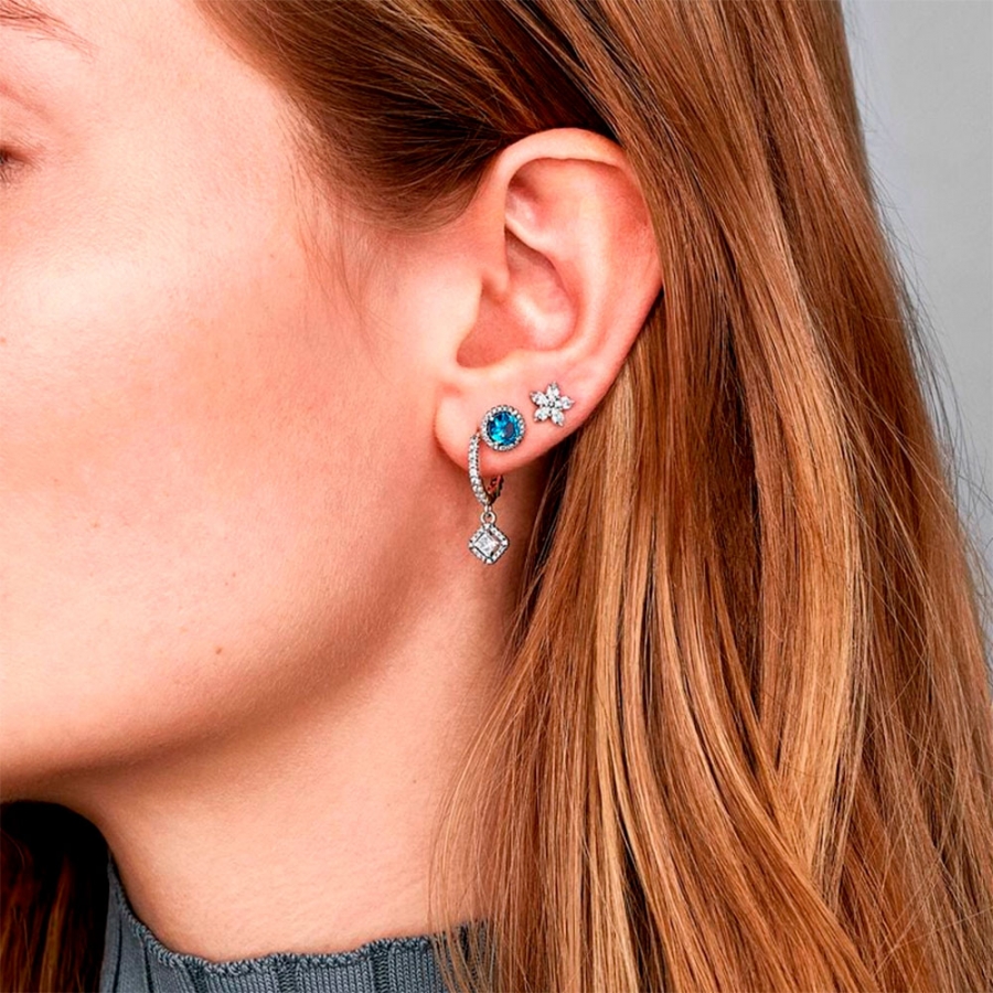 sparkly-snowflake-stud-earrings-299239c01