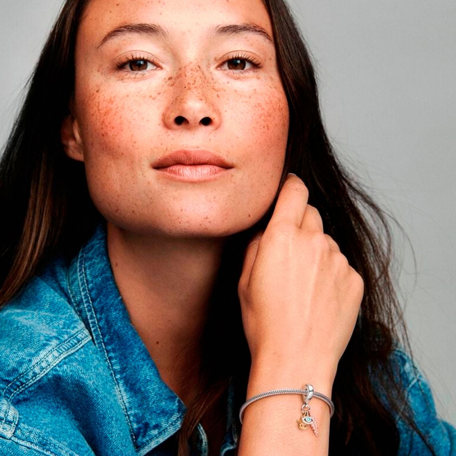 charme-pendentif-spiritualite-main-de-hamsa-oeil-et-plume-qui-voient-tout-768785c01 charme-pendentif-spiritualite-main-de-hamsa-oeil-et-plume-qui-voient-tout-768785c01