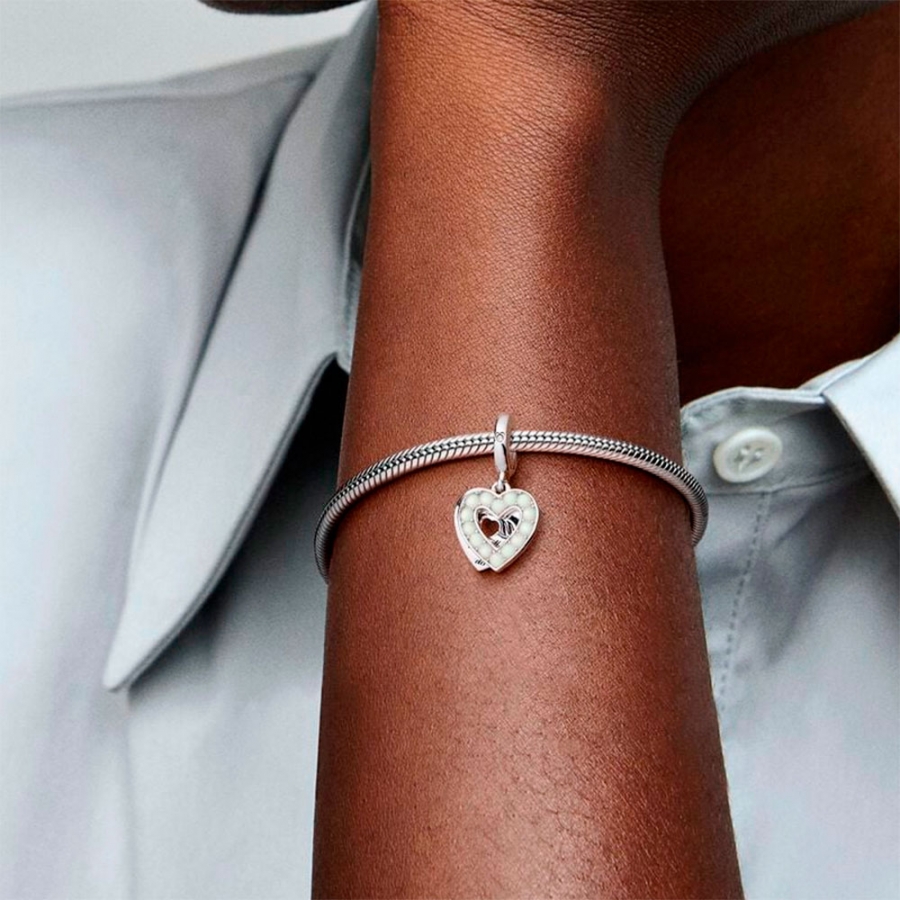 ciondolo-pendente-a-doppio-cuore-bianco-perlato-792649c01 ciondolo-pendente-a-doppio-cuore-bianco-perlato-792649c01