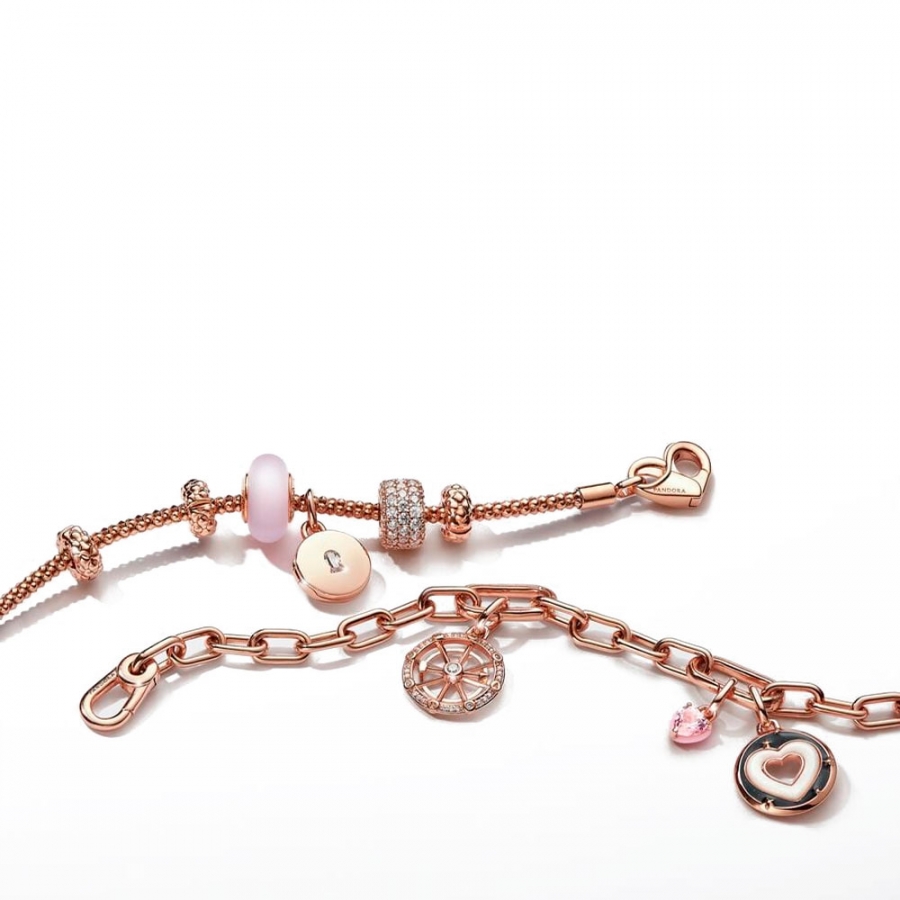 amuleto-de-medalhao-de-coracoes-pandora-me-783080c01