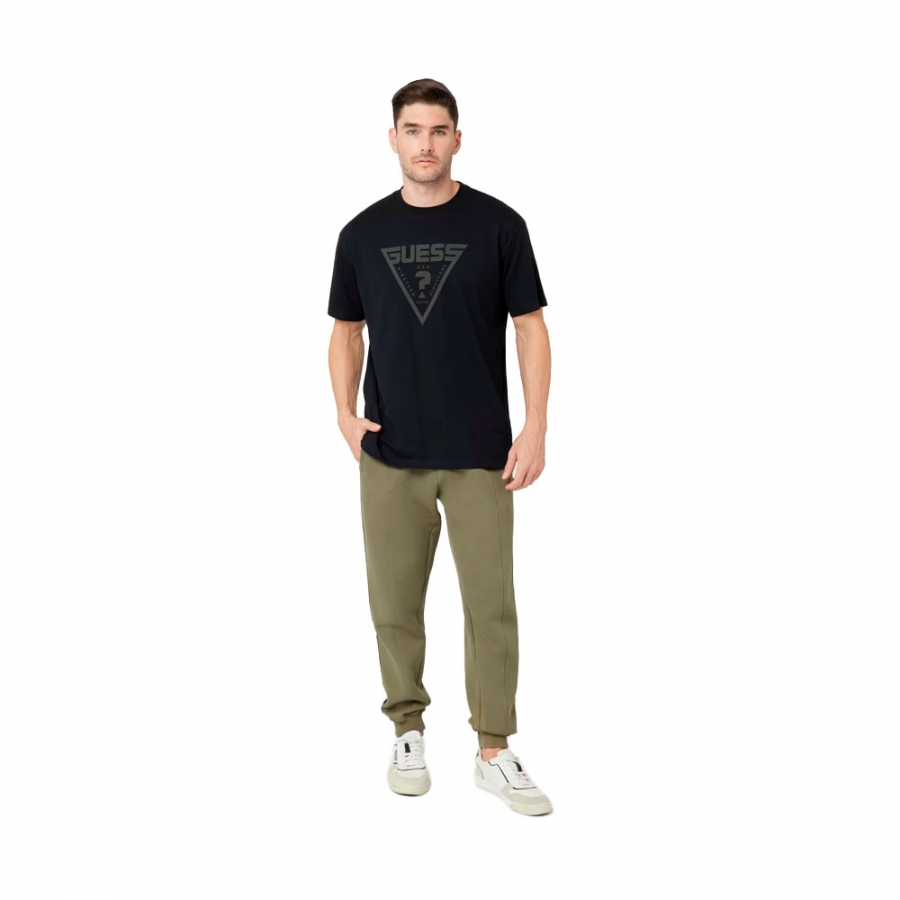 t-shirt-mit-dreieck-logo t-shirt-mit-dreieck-logo