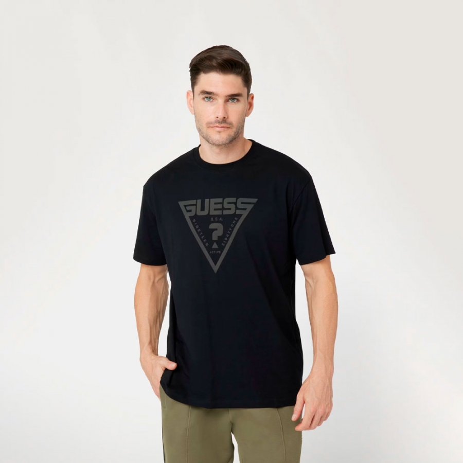t-shirt-mit-dreieck-logo t-shirt-mit-dreieck-logo