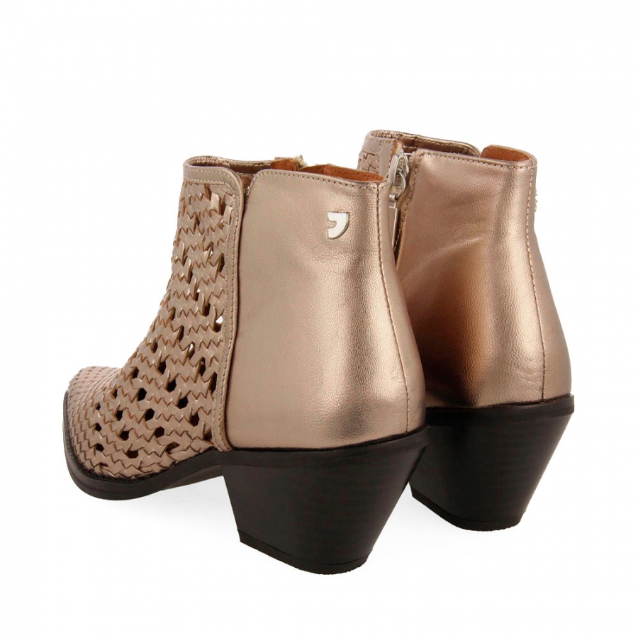 geflochtene-cowboystiefel-von-crawford geflochtene-cowboystiefel-von-crawford