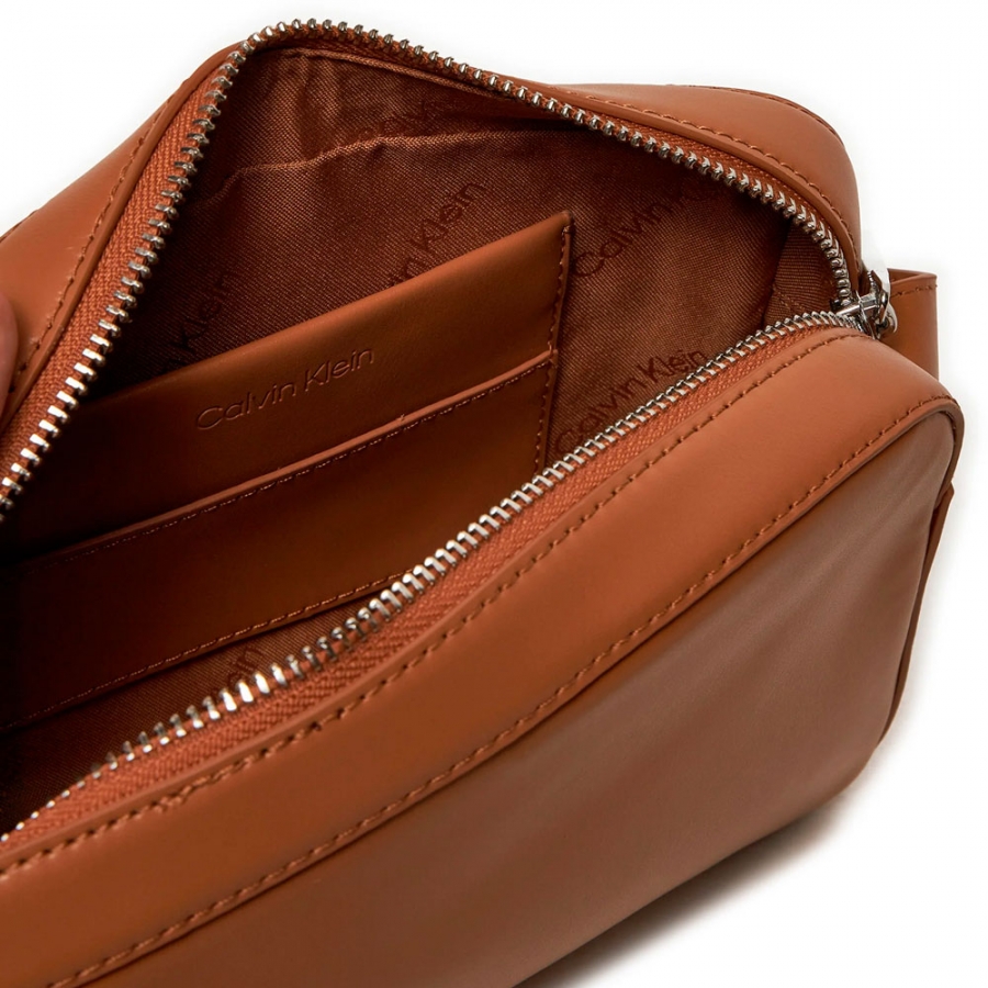 sac-bandouliere-avec-logo-camera-embosse sac-bandouliere-avec-logo-camera-embosse