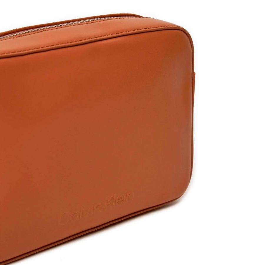 sac-bandouliere-avec-logo-camera-embosse sac-bandouliere-avec-logo-camera-embosse
