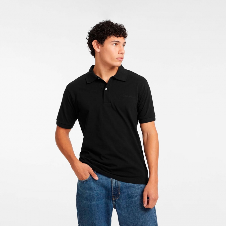 poloshirt-mit-aufgesticktem-logo poloshirt-mit-aufgesticktem-logo