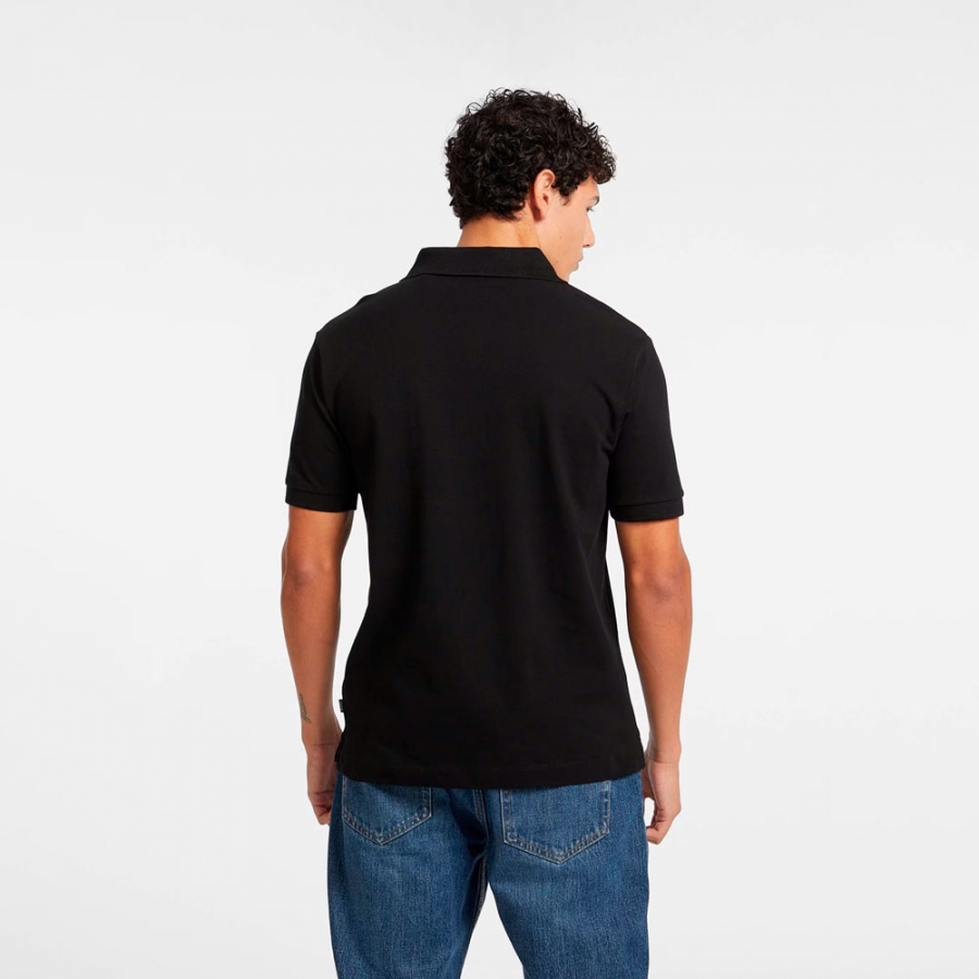 poloshirt-mit-aufgesticktem-logo poloshirt-mit-aufgesticktem-logo