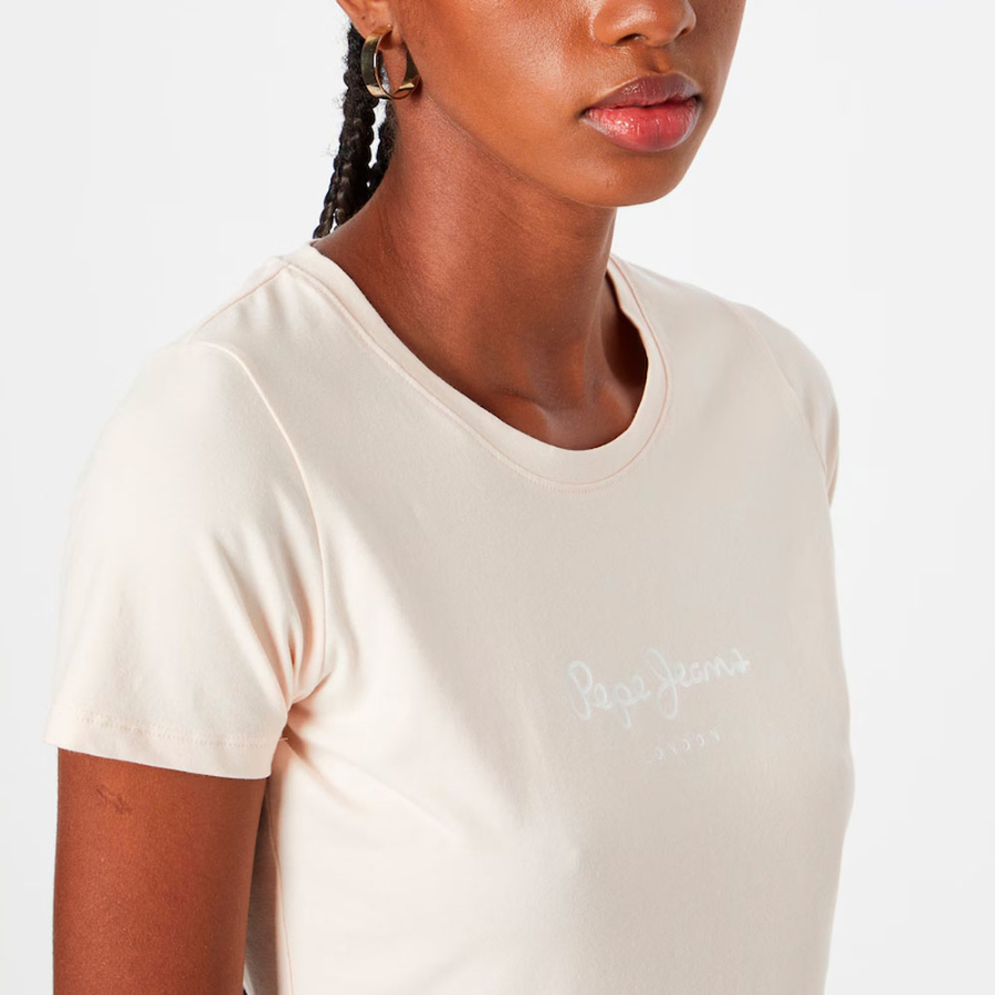 schmal-geschnittenes-bedrucktes-logo-t-shirt schmal-geschnittenes-bedrucktes-logo-t-shirt