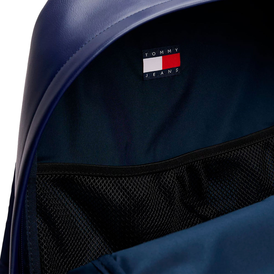 essential-curved-backpack essential-curved-backpack