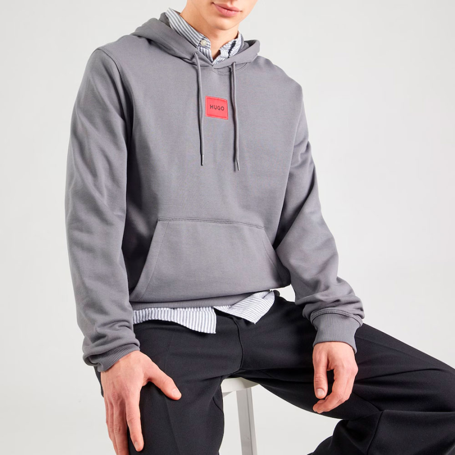 hoodie-com-etiqueta-de-logotipo hoodie-com-etiqueta-de-logotipo