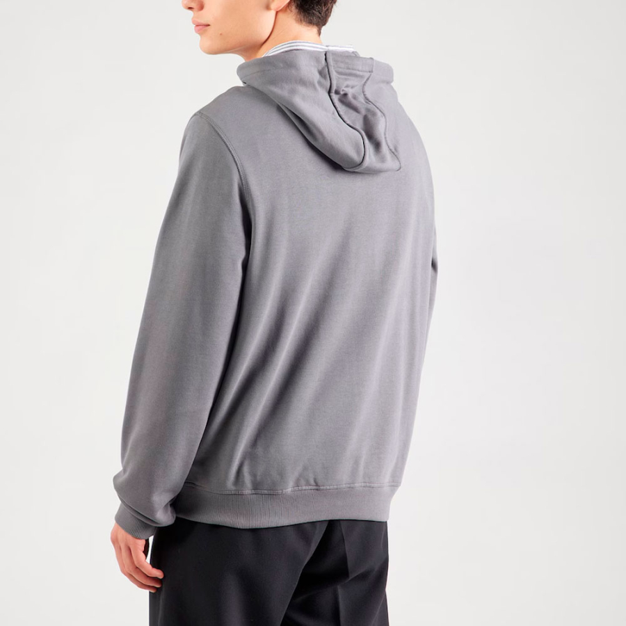 hoodie-com-etiqueta-de-logotipo hoodie-com-etiqueta-de-logotipo