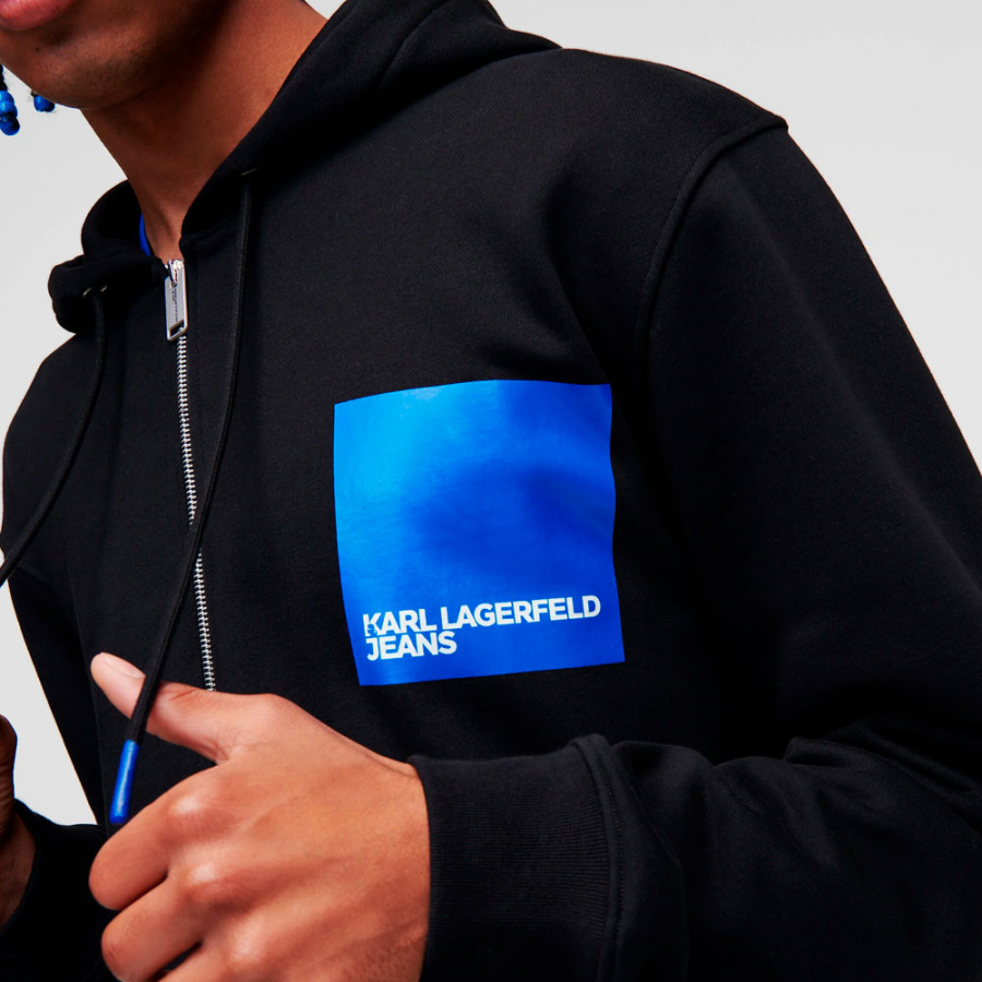 sweatshirt-mit-kapuze-reissverschluss-und-quadratischem-logo sweatshirt-mit-kapuze-reissverschluss-und-quadratischem-logo