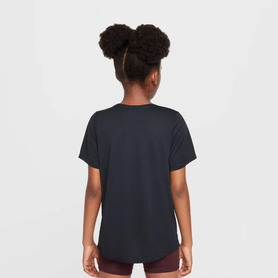un-t-shirt-ajuste-pour-enfants un-t-shirt-ajuste-pour-enfants