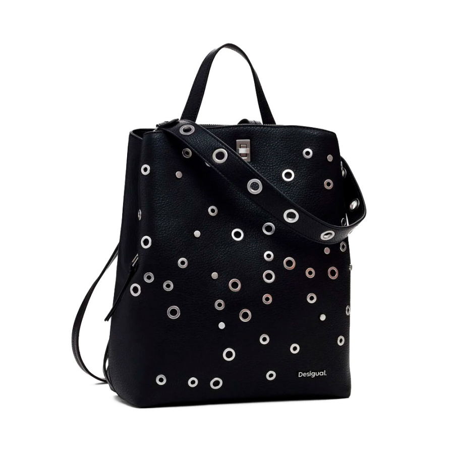 mittelgrosser-rucksack-mit-nieten mittelgrosser-rucksack-mit-nieten