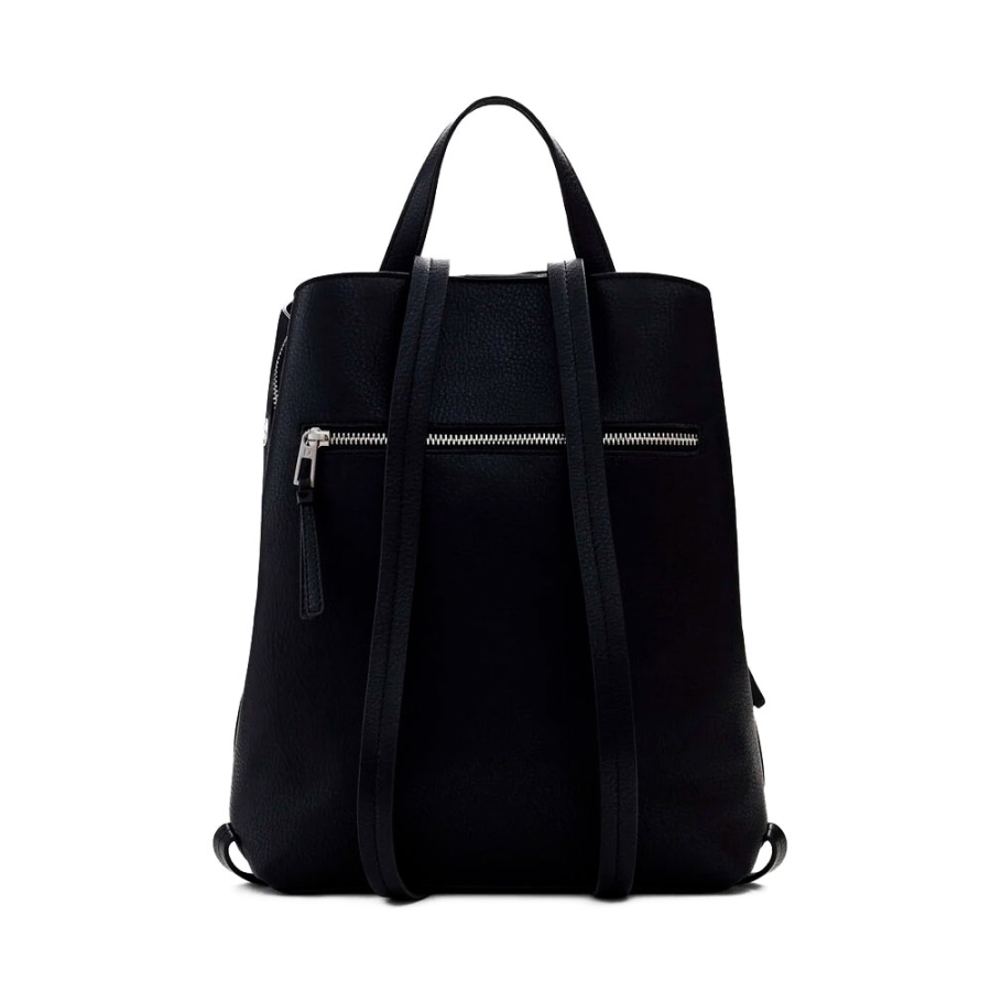 mittelgrosser-rucksack-mit-nieten mittelgrosser-rucksack-mit-nieten