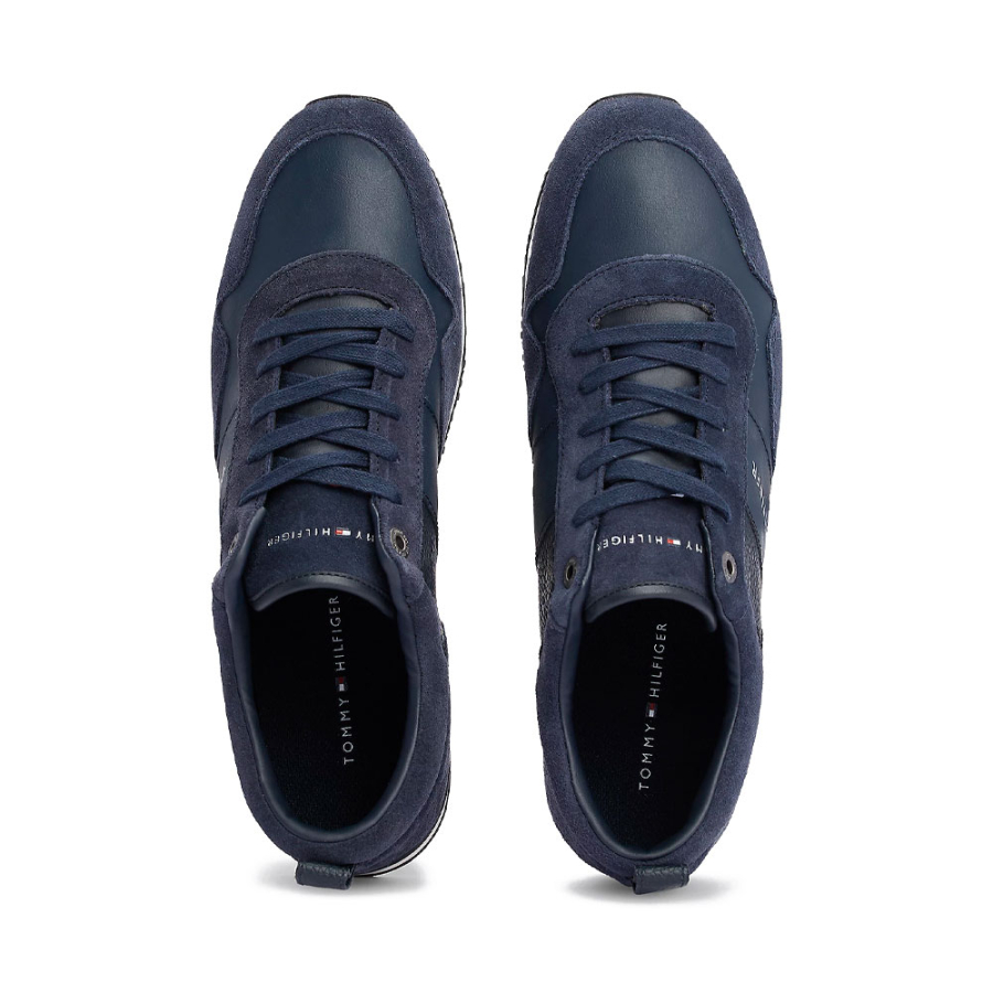 ikonische-sneaker-mit-schnurung ikonische-sneaker-mit-schnurung
