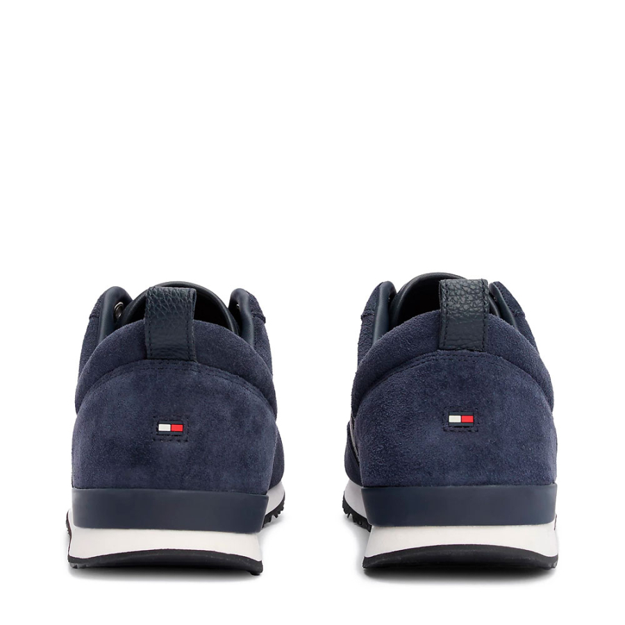ikonische-sneaker-mit-schnurung ikonische-sneaker-mit-schnurung