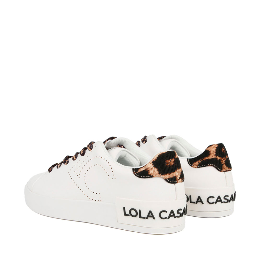 chaussure-de-sport-avec-detail-perfore chaussure-de-sport-avec-detail-perfore