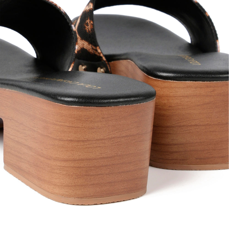 zoccoli-con-plateau-effetto-legno zoccoli-con-plateau-effetto-legno