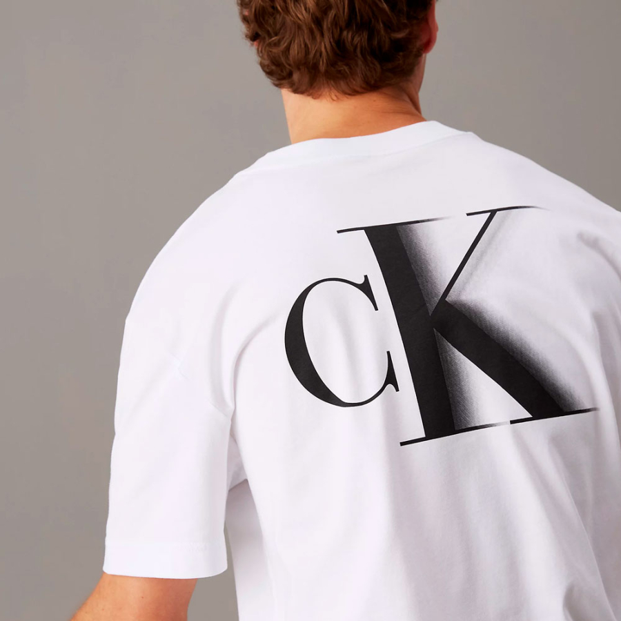 lockeres-t-shirt-mit-monogramm lockeres-t-shirt-mit-monogramm