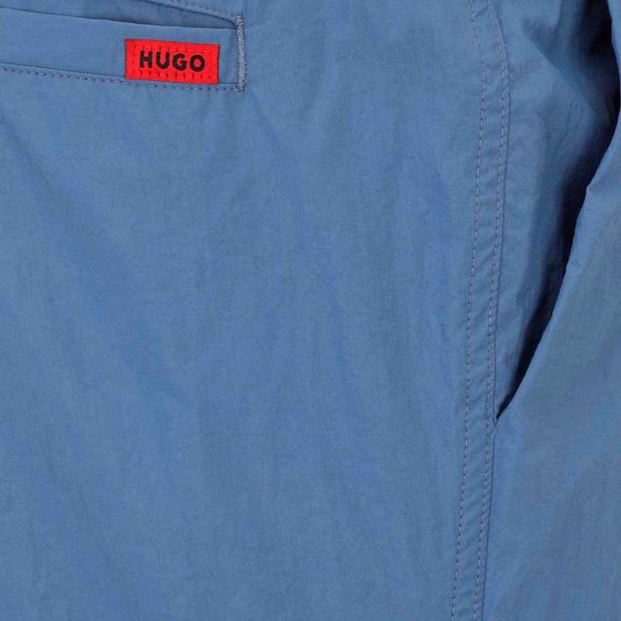 short-de-bain-a-sechage-rapide-avec-etiquette-de-logo