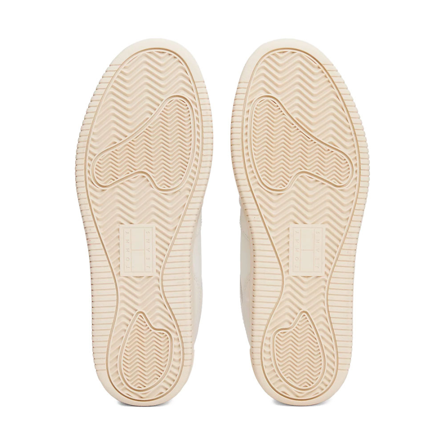 retro-sneaker-mit-perforiertem-design retro-sneaker-mit-perforiertem-design