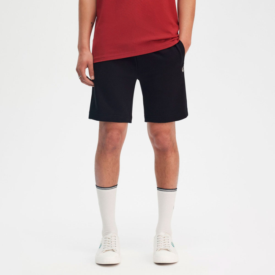 klassische-shorts-aus-sweatshirt-stoff