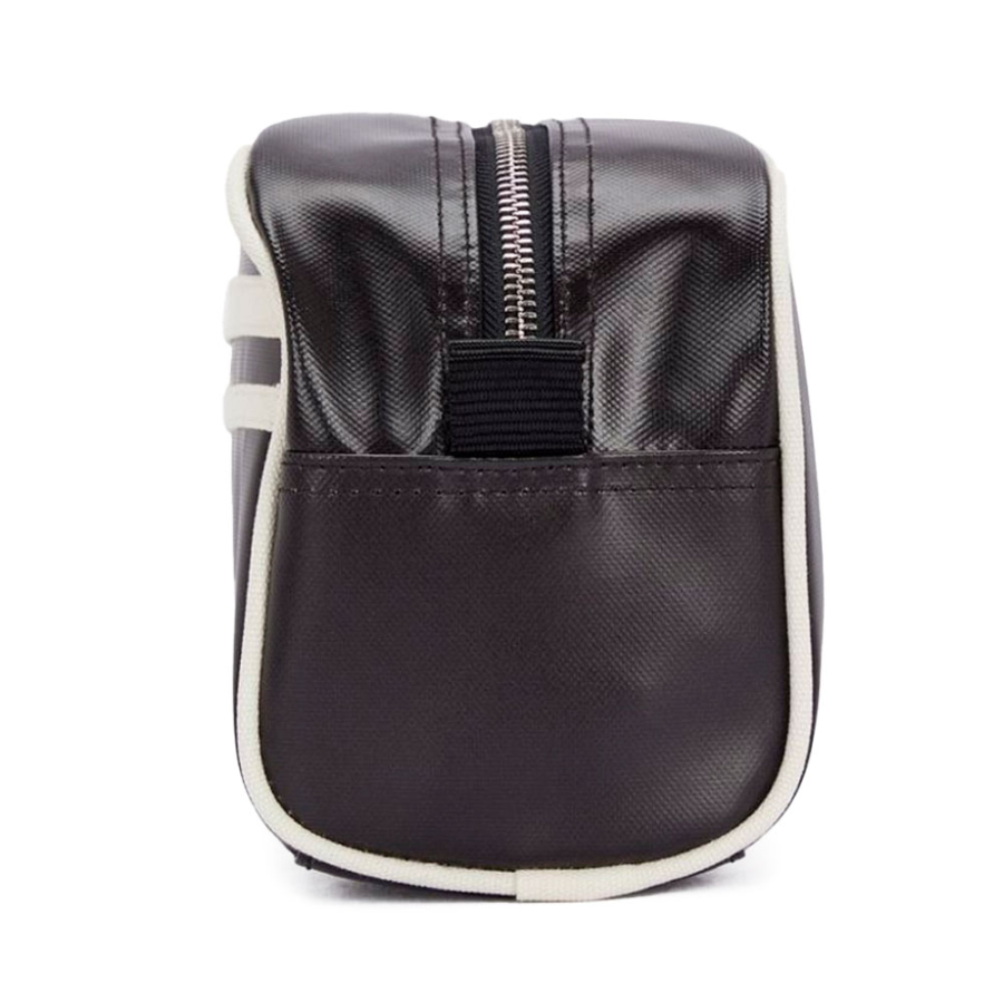 laurel-wreath-toiletry-bag laurel-wreath-toiletry-bag