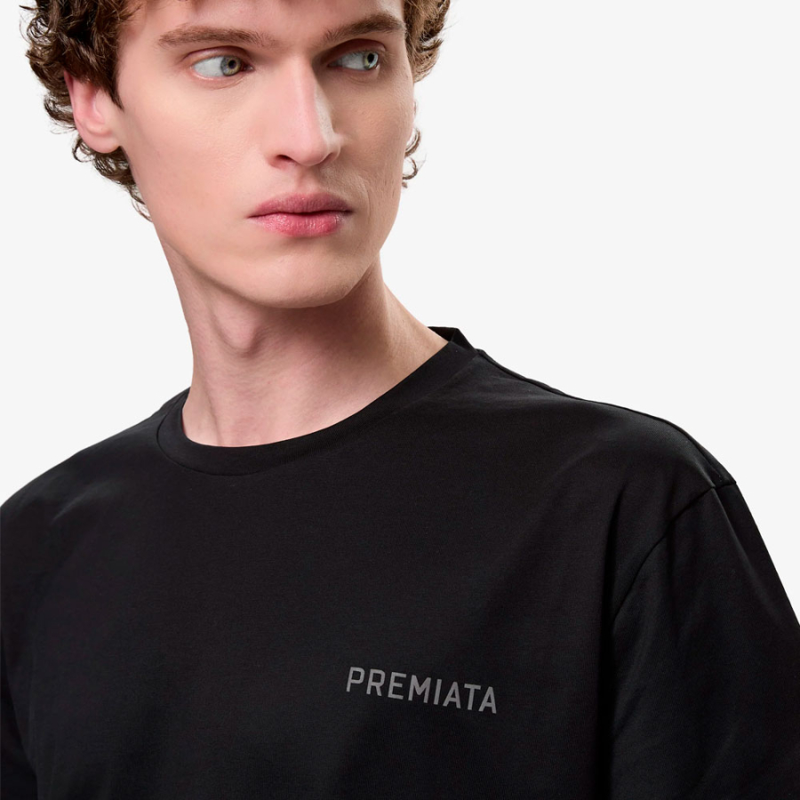 camiseta-com-rachaduras-laterais-e-detalhes-contrastantes camiseta-com-rachaduras-laterais-e-detalhes-contrastantes