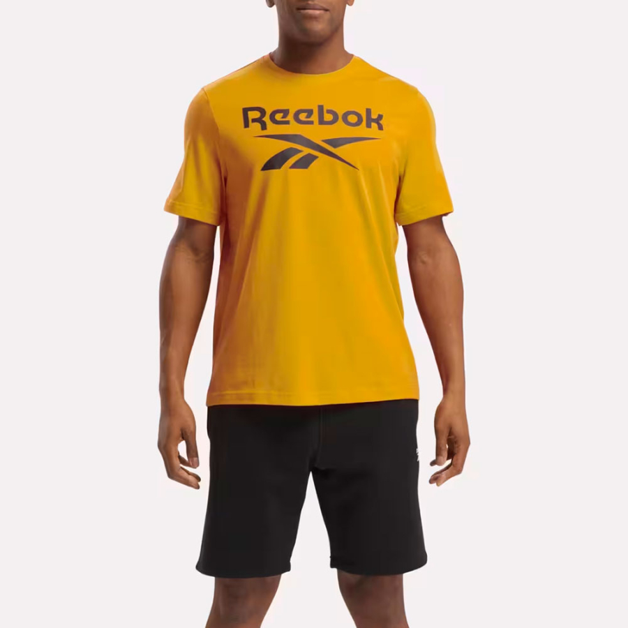 camiseta-com-logotipo-grande-de-identidade camiseta-com-logotipo-grande-de-identidade