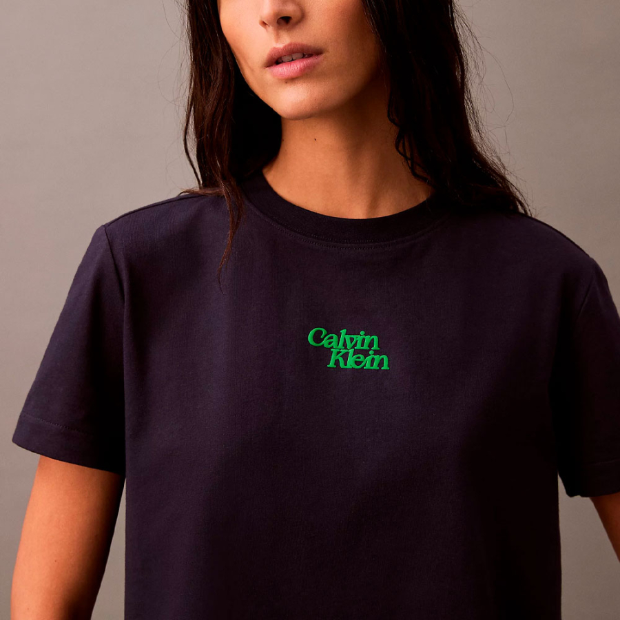 camiseta-con-logo-aterciopelado camiseta-con-logo-aterciopelado