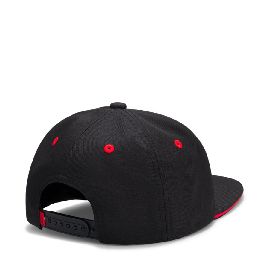 casquette-avec-devant-en-mousse-et-badge-logo-enfant