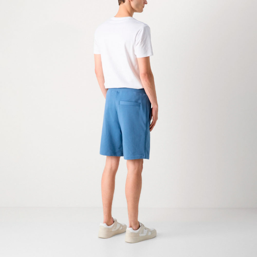 pantaloncini-con-etichetta-con-logo-rosso pantaloncini-con-etichetta-con-logo-rosso