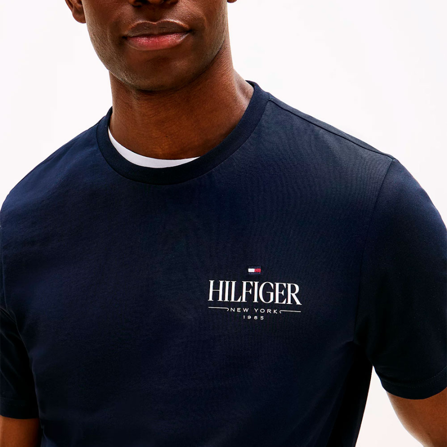 t-shirt-a-col-rond-avec-logo t-shirt-a-col-rond-avec-logo