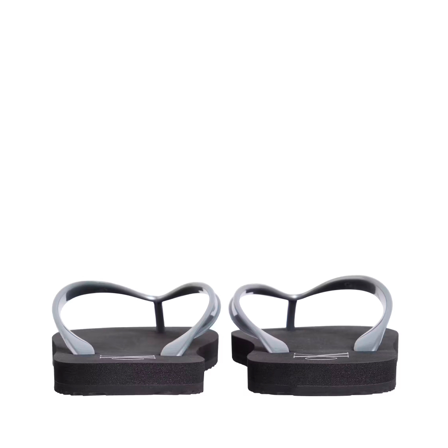 flip-flops-beach-monologue flip-flops-beach-monologue