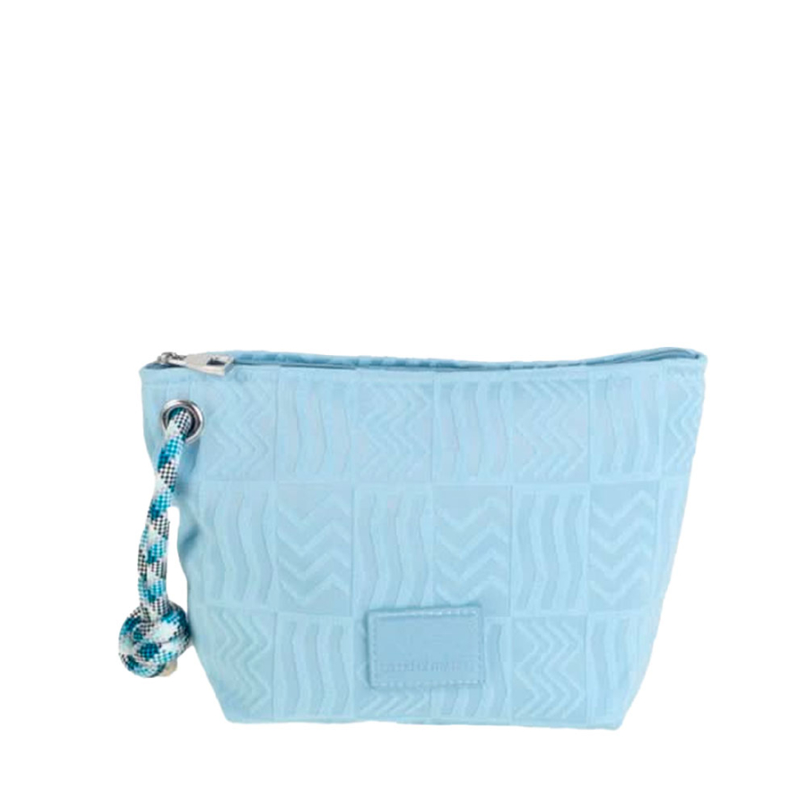 toiletry-bag-towel toiletry-bag-towel