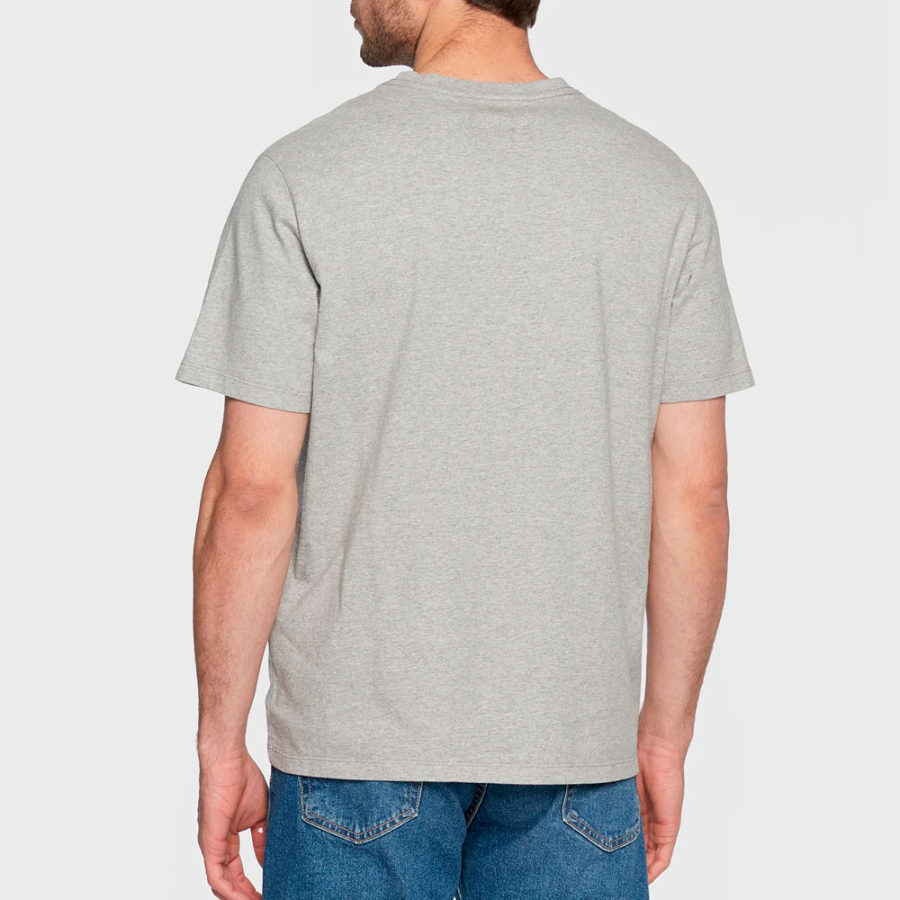 t-shirt-originale-con-scollo-a-v