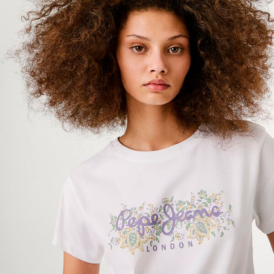 camiseta-de-corte-regular-con-logotipo-floral camiseta-de-corte-regular-con-logotipo-floral