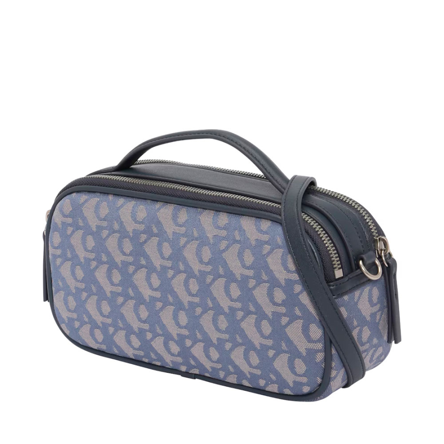borsa-a-tracolla-con-monogramma-per-fotocamera borsa-a-tracolla-con-monogramma-per-fotocamera